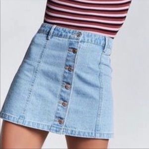 Forever 21 buttoned denim skirt size 31